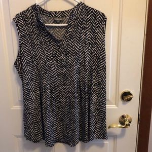 Sleeveless black and white top